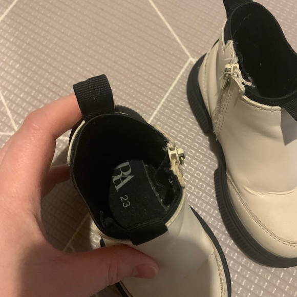 Zara Little Girl Boots - Picture 3 of 4